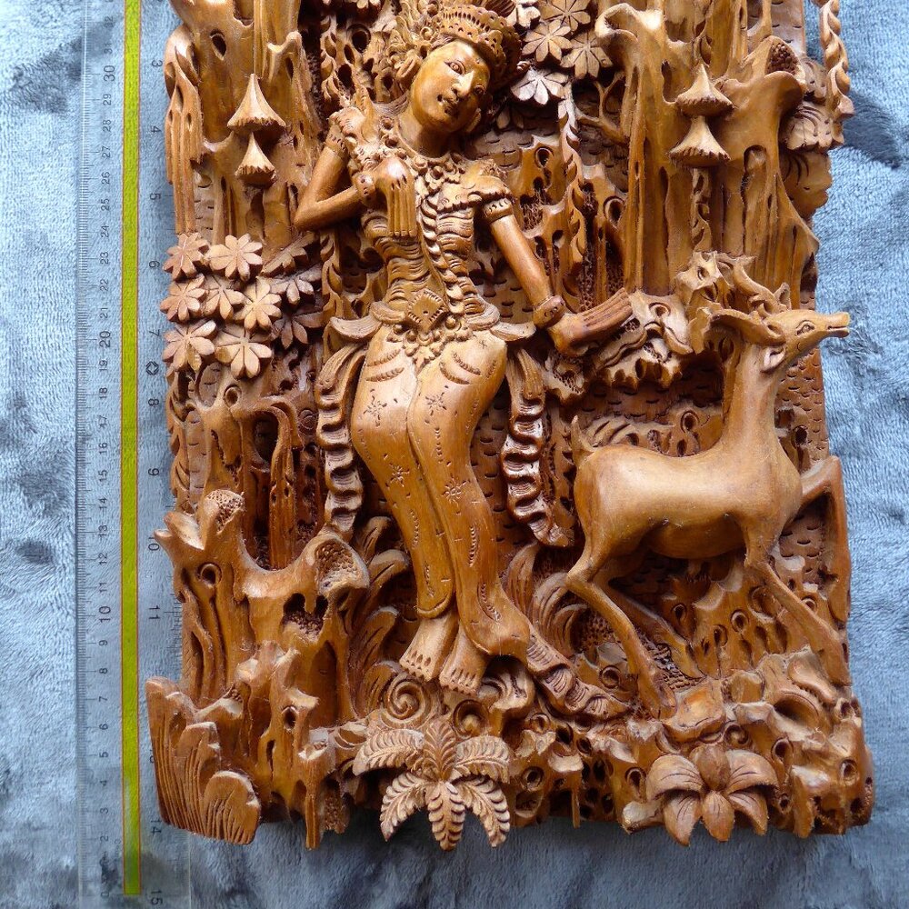 Very detailed hand- carved, Suar wood wall plaque - Picture 2 of 10